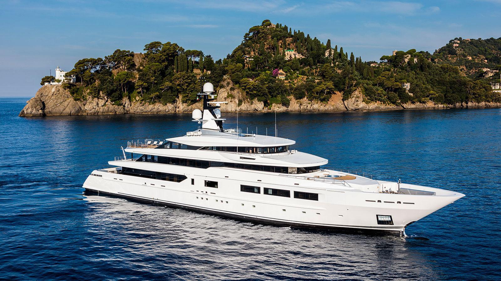 charter yacht italy cost